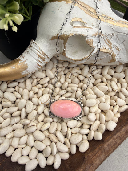 Tia Long - Pink Conch Pink Bar Necklace