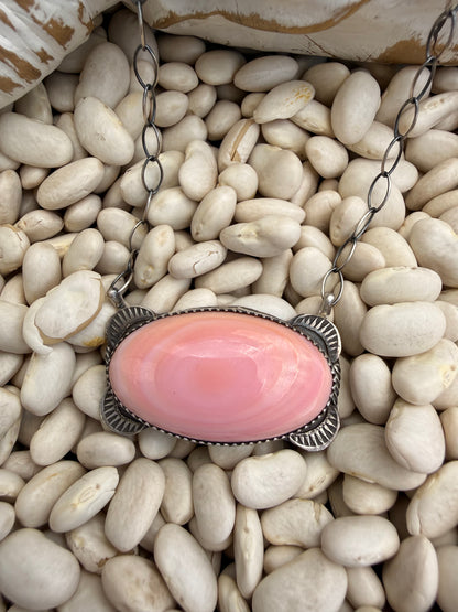 Tia Long - Pink Conch Pink Bar Necklace
