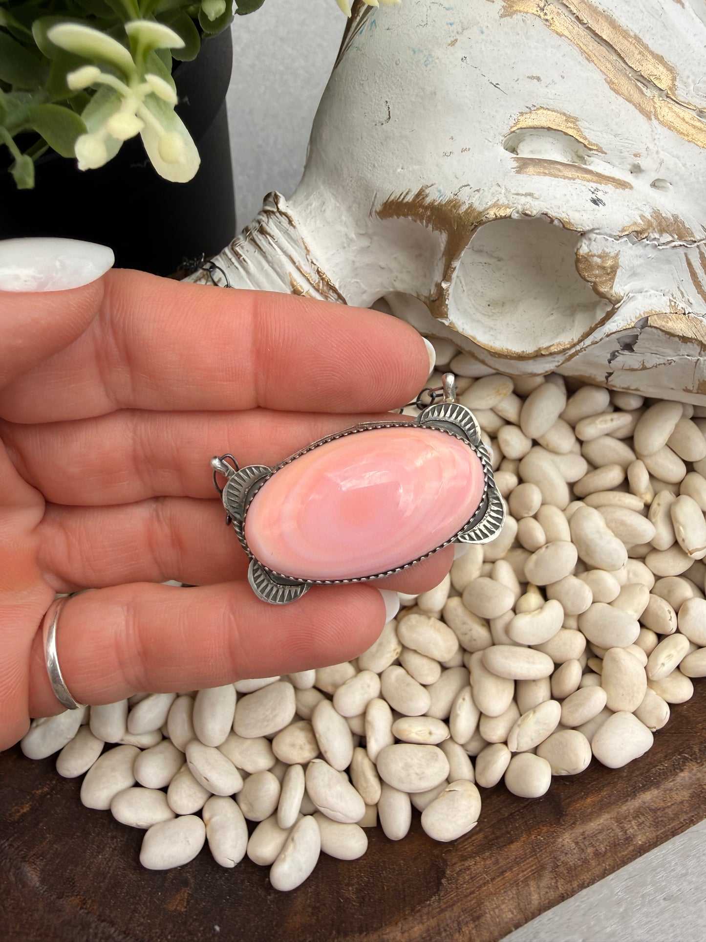 Tia Long - Pink Conch Pink Bar Necklace