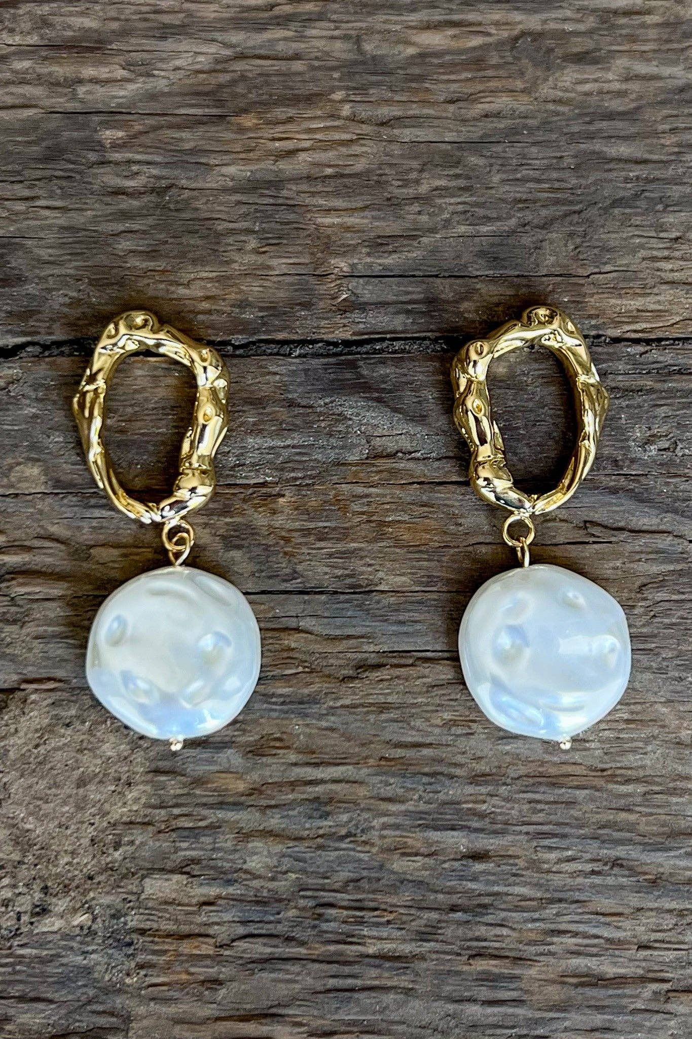 Lola Pearl Earrings