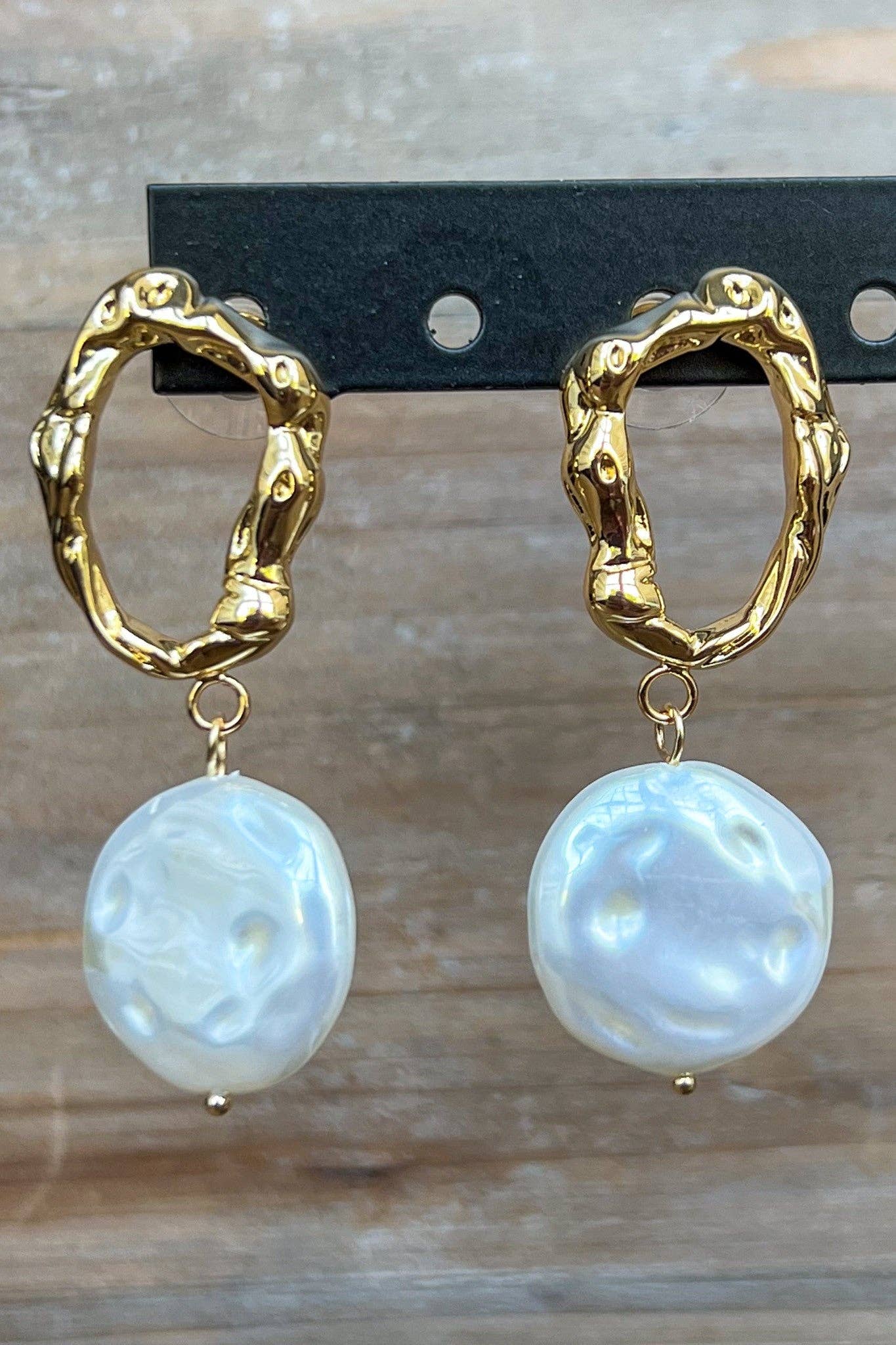 Lola Pearl Earrings