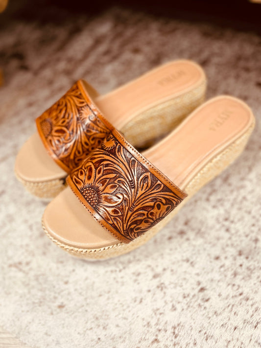 Dallas Canyon Sandal - Roaming Gypsy Boutique