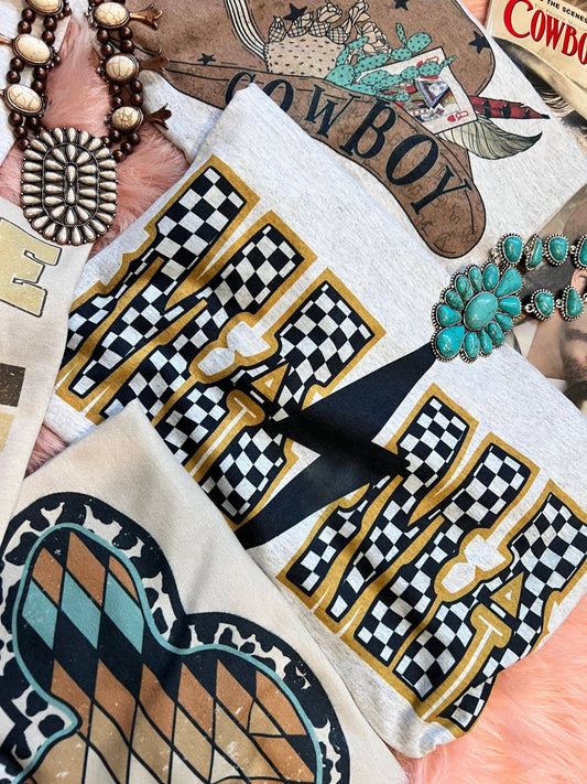 Retro Design Mama T-Shirt - Roaming Gypsy Boutique